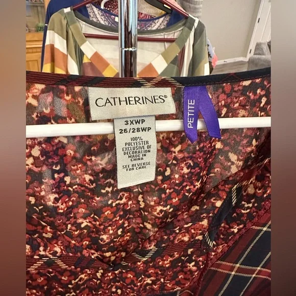 Catherine’s Women’s plus-size Navy Blue & Red Floral Bell-sleeve Blouse❤️❤️4X - Picture 6 of 7